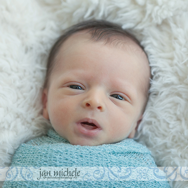 006Fraternal Twin Newborn Boy Professional Pictures