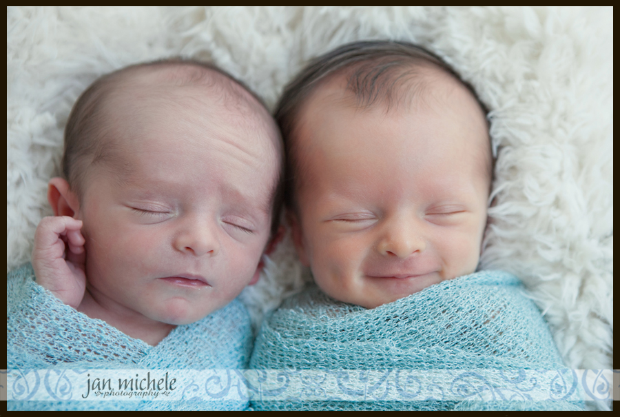 010Fraternal Twin Newborn Boy Professional Pictures